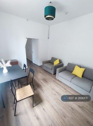 1 bedroom in a house share to rent - Photo 1