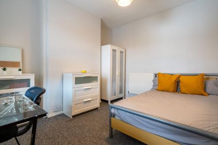 5 bedroom terraced house to rent - Photo 4