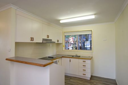 AFFORDABLE HOUSE IN QUIET CUL-DE-SAC IN SOUGHT AFTER SEAVIEW HEIGHTS - Photo 2