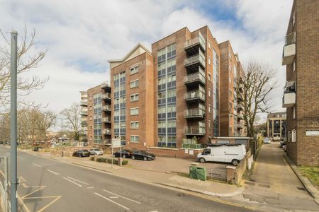 Donnington Road, North West London, NW10, London - Photo 2