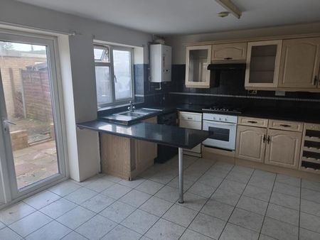 3 bedroom terraced house to rent - Photo 4