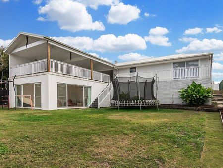 Morden Renovated House in Helensvale - Photo 3