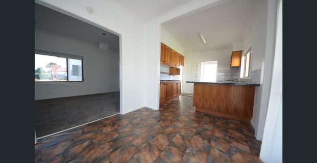 NEATLY PRESENTED 3 BEDROOM HOME SOUTH PORTLAND - Photo 1