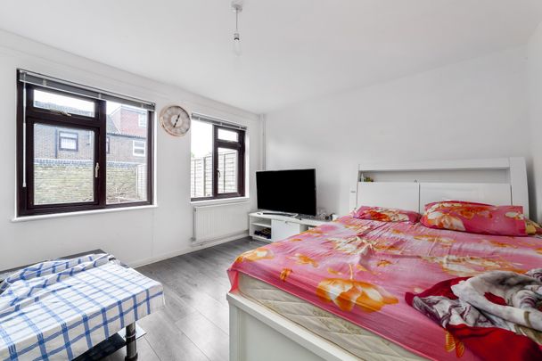 The Highway, E1W, London - Photo 1