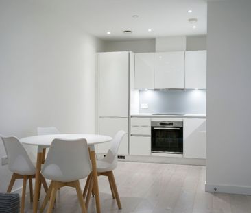 Apartment , Carriage House, City North Place, London - Photo 2