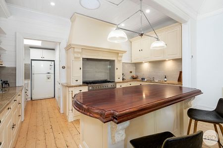 RENOVATED VICTORIAN PERIOD HOME IN CENTRAL LOCATION... - Photo 5