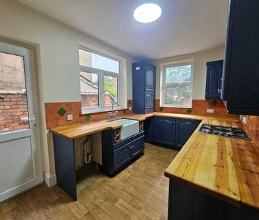 Terraced House to rent on - Photo 6