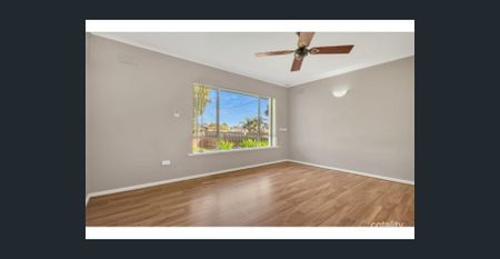 Lovely family home offering space, comfort and low maintenance living - Photo 3