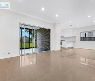 52 Doyle Rd, Revesby NSW 2212 - House For Rent | Domain - Photo 4
