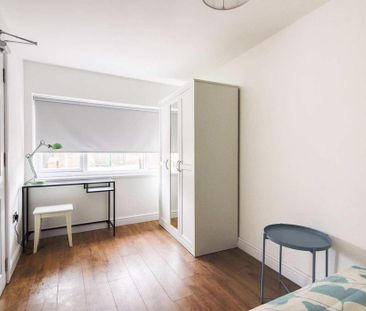 1 bedroom in a house share to rent - Photo 2