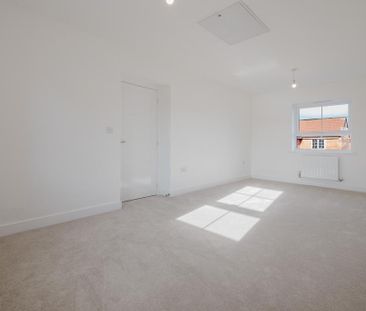 4 bedroom semi-detached house to rent - Photo 2