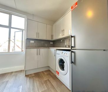 Furnished Double Room To Let - HP11 - Photo 1