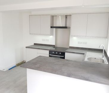 2 bedroom semi-detached house to rent - Photo 4