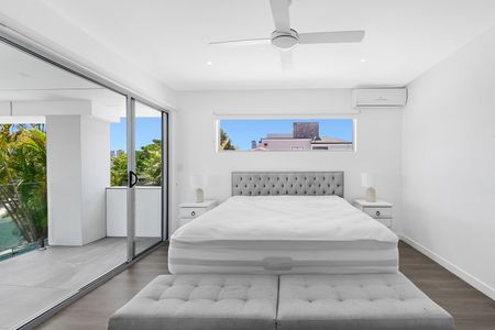 44 Rudd Street, Broadbeach Waters QLD 4218 - House For Rent | Domain - Photo 3