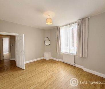 2 Bedroom Ground Flat to Rent - Photo 4