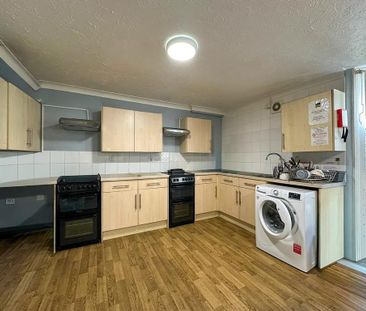 1 bedroom in a house share to rent - Photo 5