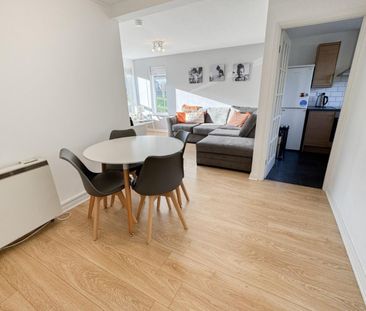 2 bedroom Flat To Let - Photo 2