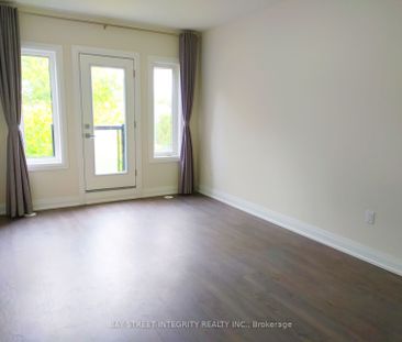 Townhouse For Lease | N8142112 - Photo 2