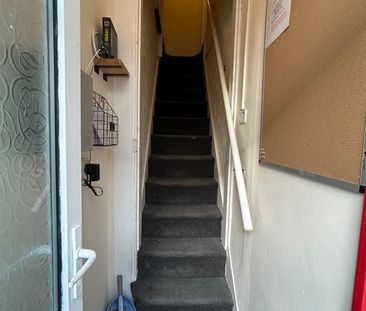 Studio Flat, Claremont Place, LS12 - Photo 4