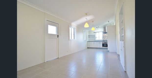 Premium Location, Renovated 3 Bedroom Family House - Photo 1