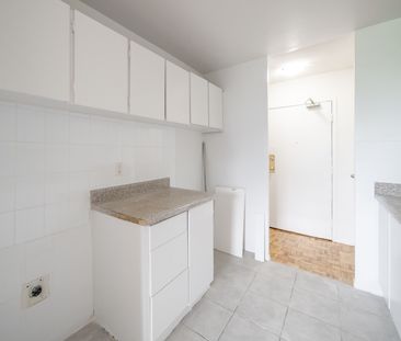 For Lease - 5 Glamorgan Avenue Unit# 901, Toronto, Ontario - Photo 2