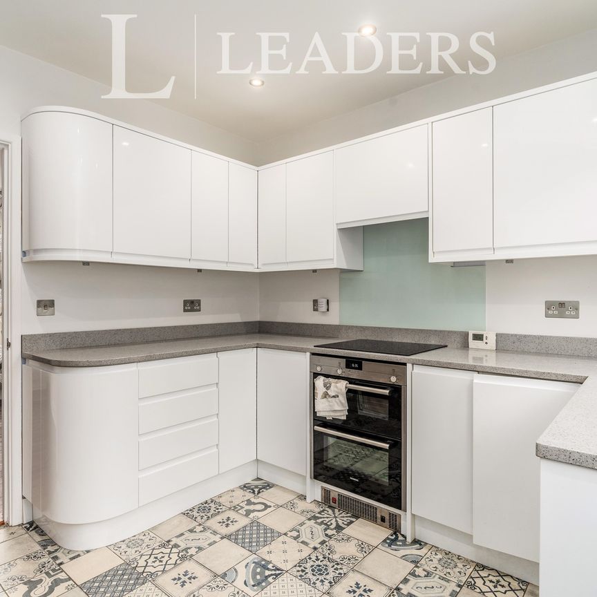 2 bedroom terraced to rent Alexandra Road - Photo 1