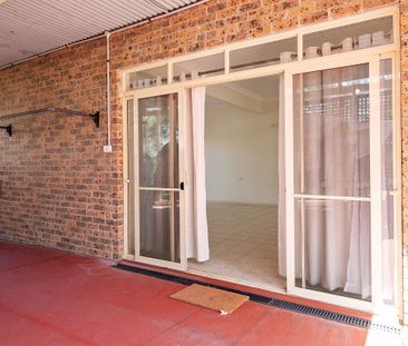 Oversized one bedroom unit plus study - ** Water usage, gas, electr... - Photo 5