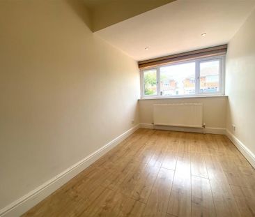 4 bedroom semi-detached house to rent - Photo 2
