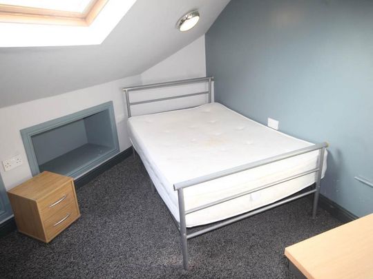 1 bedroom in a house share to rent - Photo 1