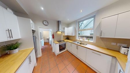 5 bedroom semi-detached house to rent - Photo 4