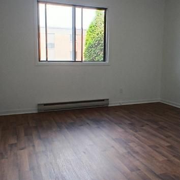 A Valleyfield - Jolie, propre et grande 3-1/2, LIBRE , avec balcon prive - Photo 3