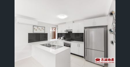 Beautiful Spacious Corner Townhouse in a Prime Location - Photo 2