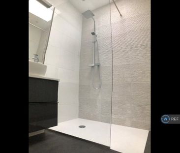 2 bedroom semi-detached house to rent - Photo 5