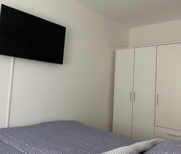 Schöne 2 Raum Wohnung top angebunden inkl. Küche - Photo 1