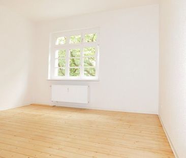 Frisch renovierte 2-Zi.-Whg. mit hübschen Dielen und kleiner Loggia... - Foto 1