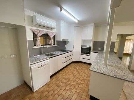 Coastal Living with Space and Comfort – Sarina Beach - Photo 3