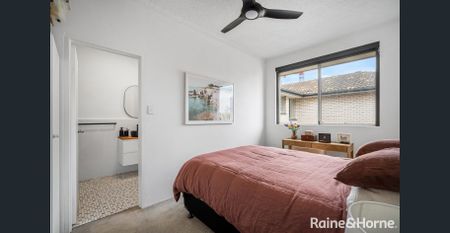 Bright Beachside Apartment - Photo 5