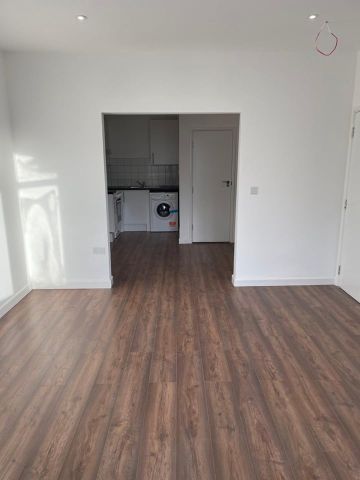 Studio Flat, Ground Floor Front, N12 - Photo 3