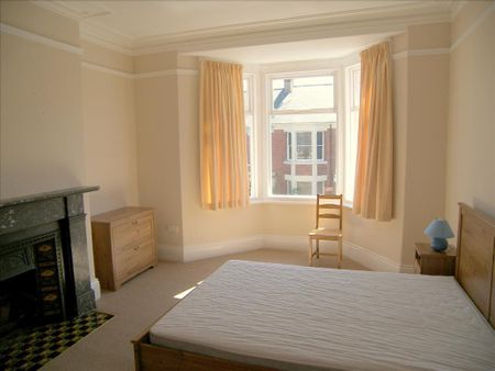 2 bed upper flat to rent in NE6 - Photo 2