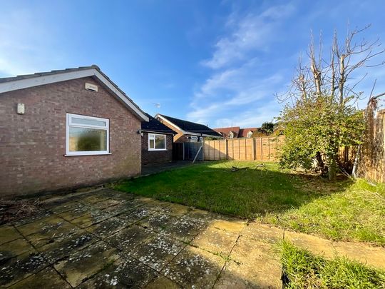 4 bedroom Detached Bungalow to let - Photo 1