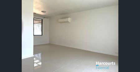 Home close to shops, schools and public transport - Photo 4