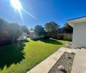 Great 3 Bedroom house in PILLANS POINT LOCATION - Photo 4