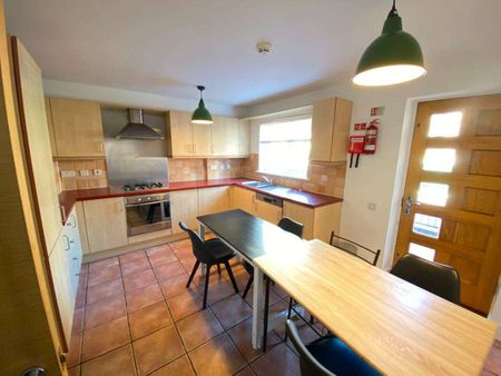 St. Davids Square Room 5 - Photo 2