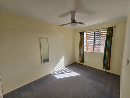 Neat Two Bedroom Unit In East Mackay - Photo 2