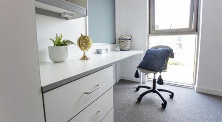 1 bedroom in a flat share to rent - Photo 5