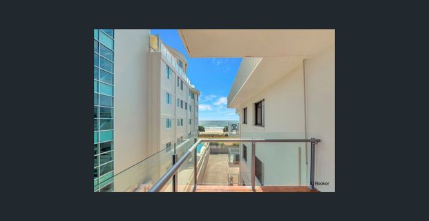 SPACIOUS BEACHFRONT LIVING - Photo 1