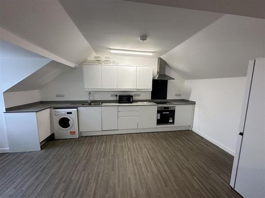 4 bedroom flat to rent - Photo 1