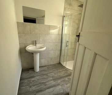 Room in a Shared House, Macgregor Road, E16 - Photo 6