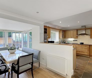 5 Bedroom House - Photo 5