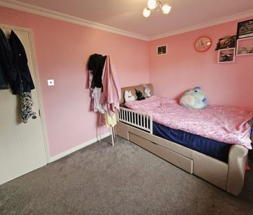 Pear Tree Road, Addlestone, Surrey, KT15 - Photo 1